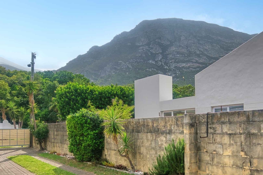 3 Bedroom Property for Sale in Voelklip Western Cape